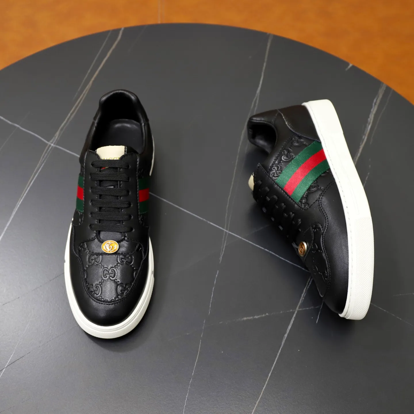 Ex-factory price: 420💰🙅‍♂️🙅‍♂️🙅‍♂️ Brand: Gucci GUCCi Standard code: 38-44 (45 customized) Grade: Same as the official website Material: Original leather splicing, comfortable and breathable sheepskin lining, original wear-resistant outsole Style category: Men's fashionable casual shoes, running, sports shoes, noble luxury brand elements, top luxury Color: actual picture color